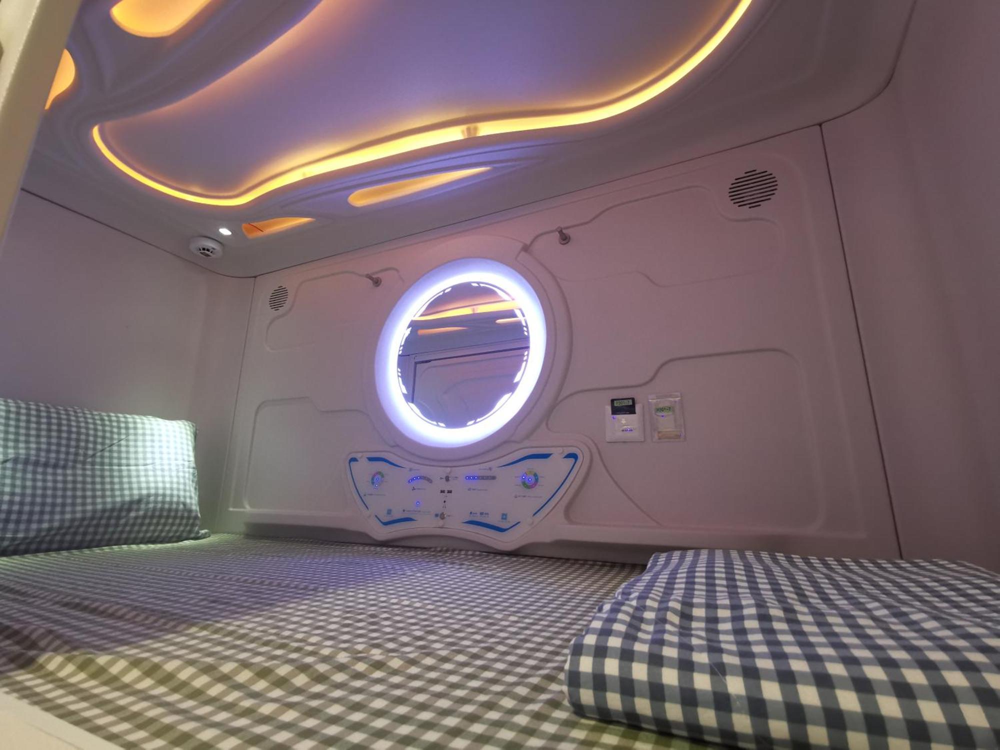 橙舍太空艙 Tw Capsule Hostel Taipei Extérieur photo